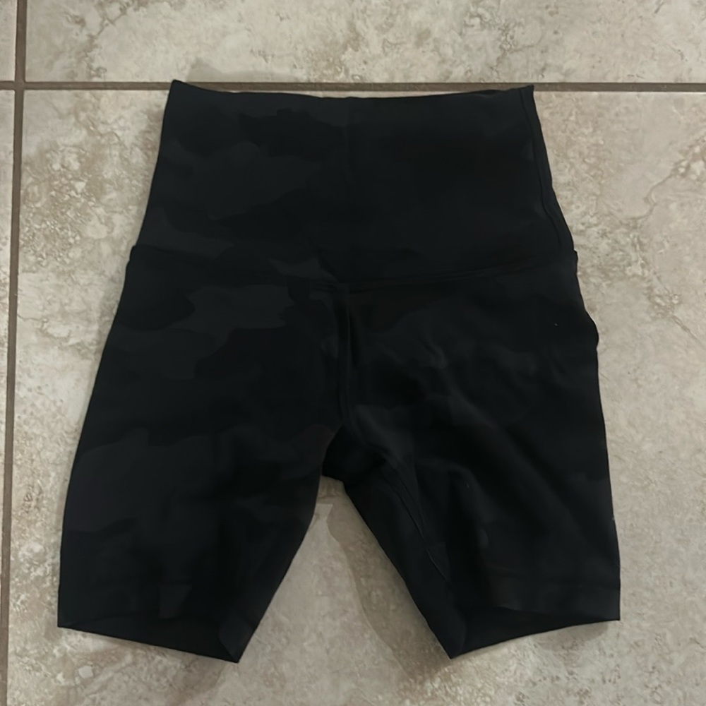 Lululemon Align Shorts 6” in Camo Size 0
